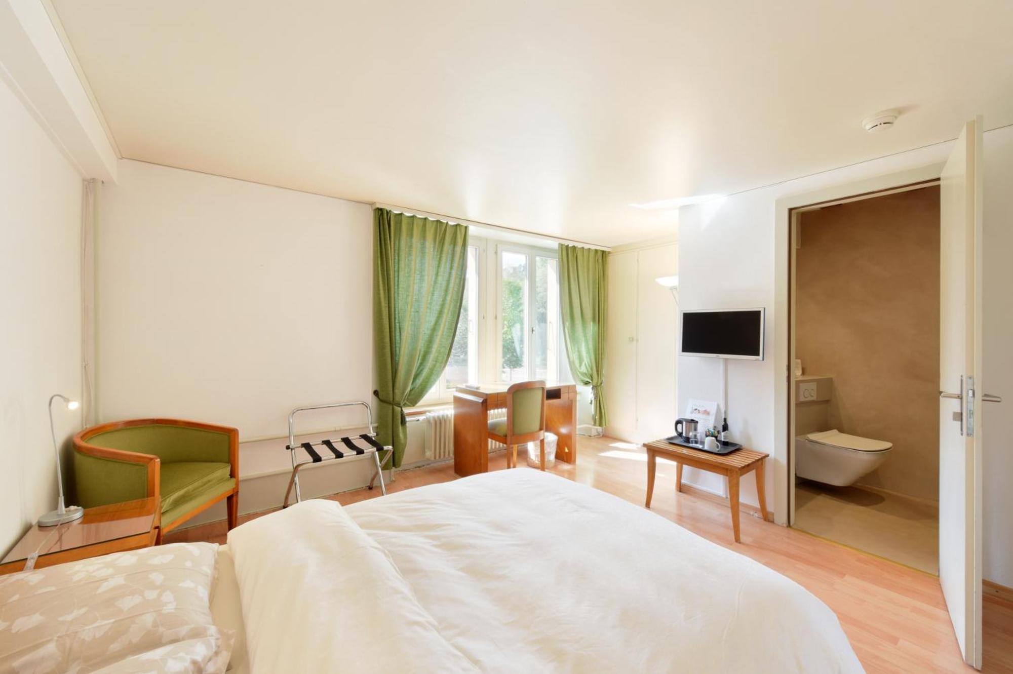 Hotel De L'Aigle Couvet ห้อง รูปภาพ