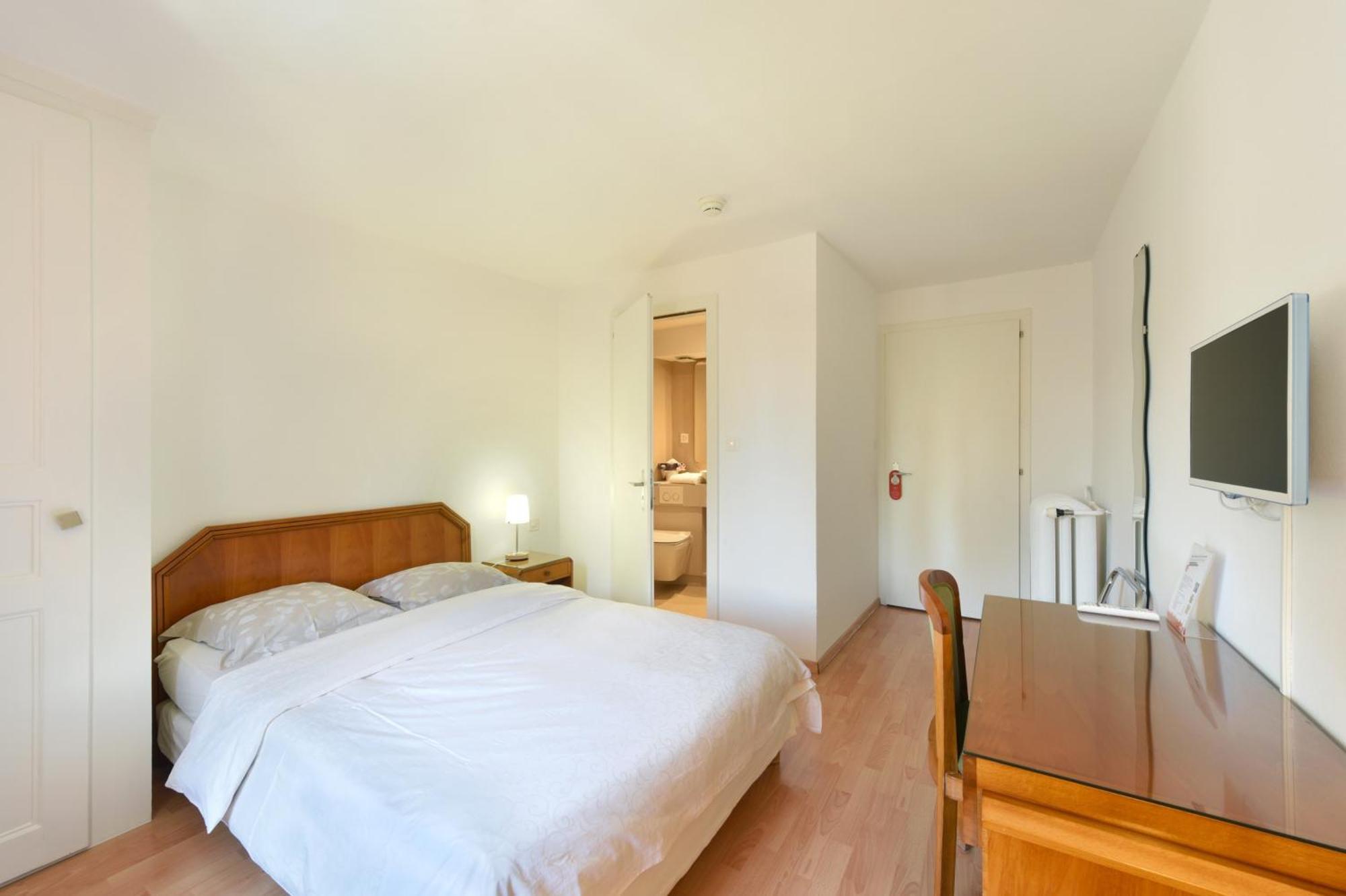 Hotel De L'Aigle Couvet ห้อง รูปภาพ