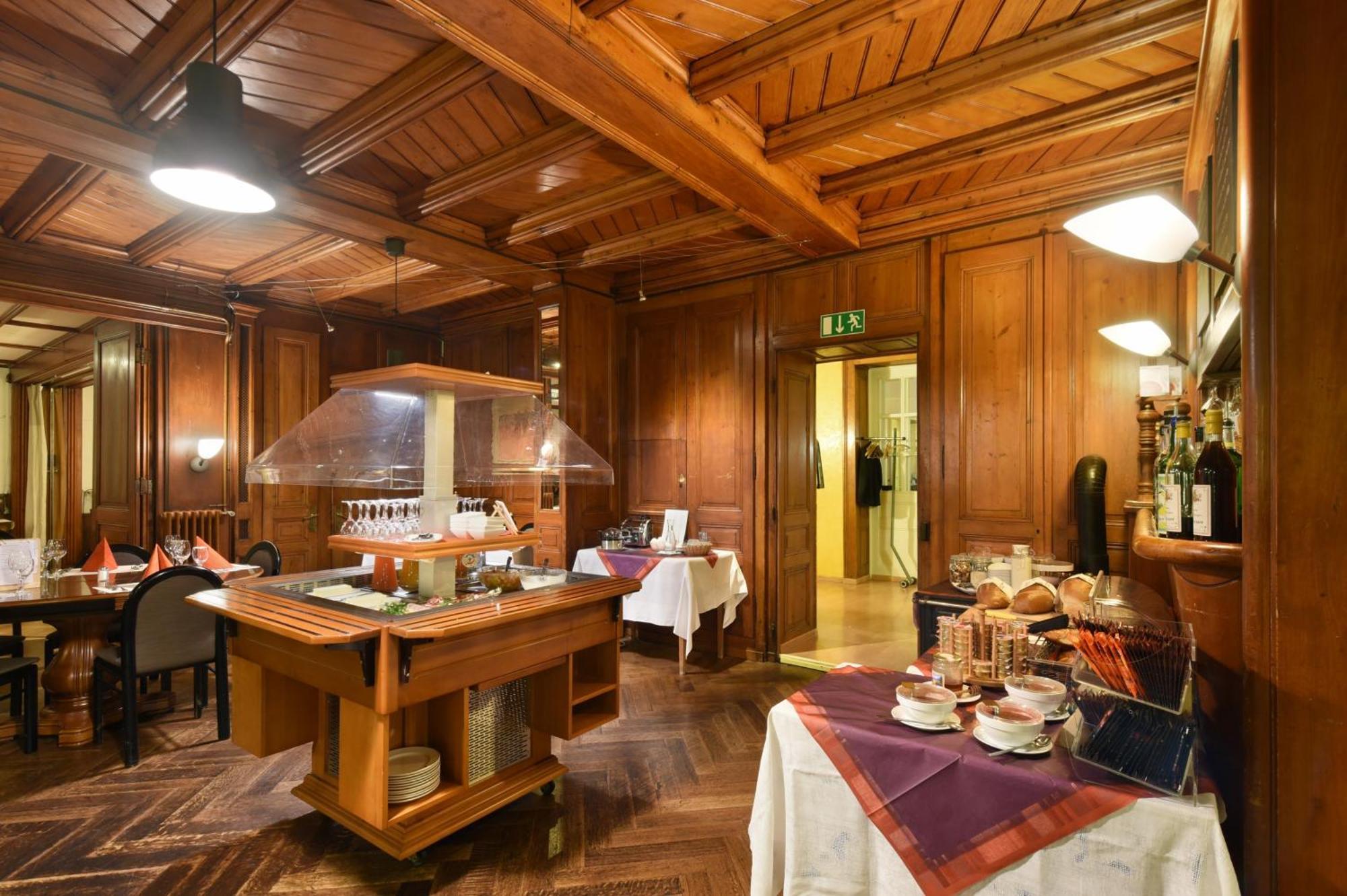 Hotel De L'Aigle Couvet ภายนอก รูปภาพ