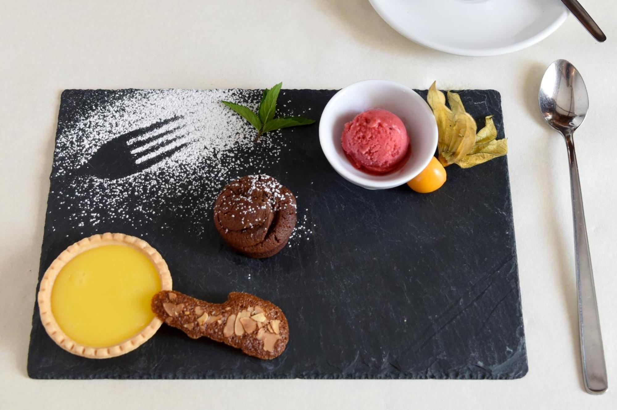 Hotel De L'Aigle Couvet ภายนอก รูปภาพ
