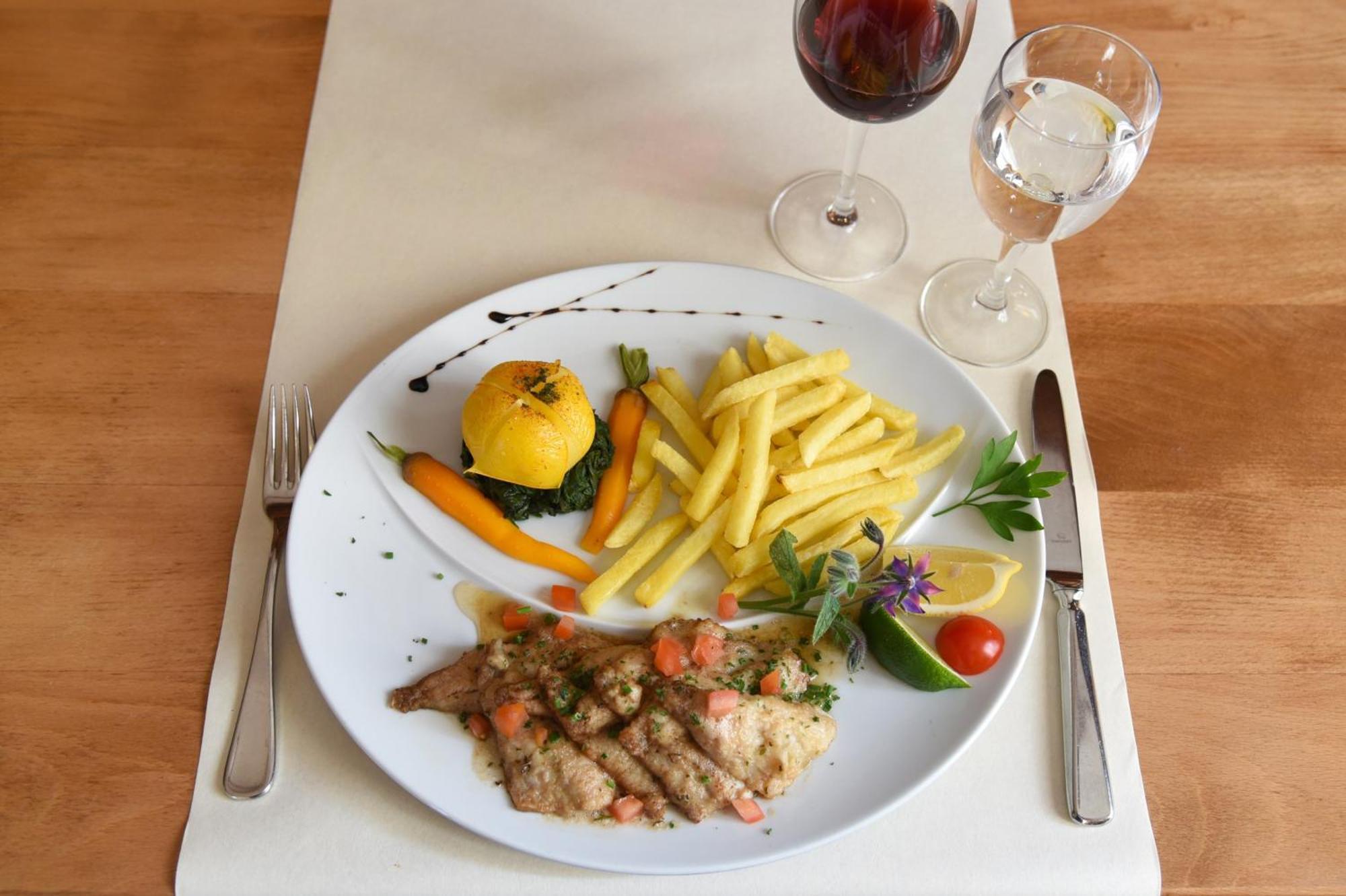 Hotel De L'Aigle Couvet ภายนอก รูปภาพ