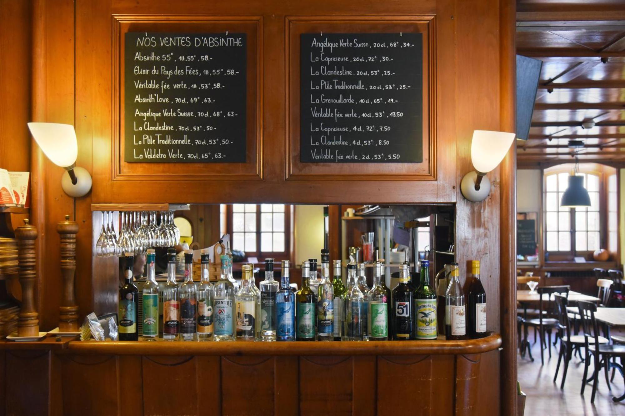 Hotel De L'Aigle Couvet ภายนอก รูปภาพ